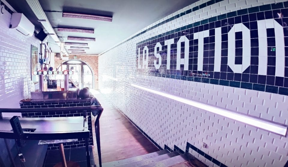 Toulouse accueille “La Station”, un nouveau bar à la déco inspirée du métro parisien !