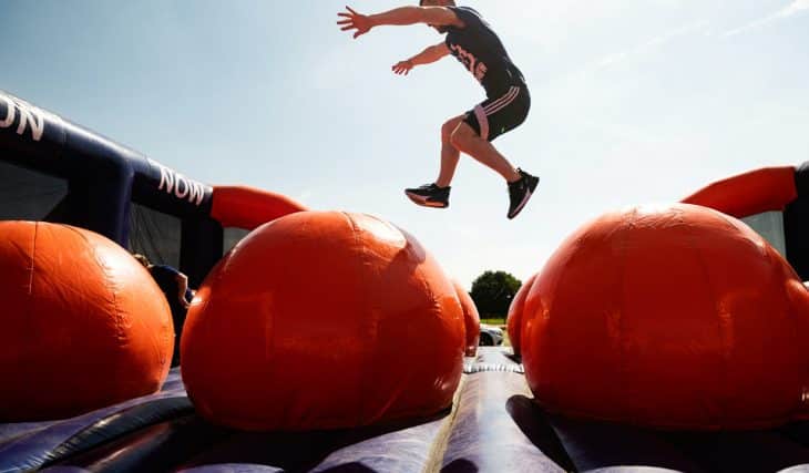 Toulouse accueille une course d’obstacles gonflables géants pour adultes !